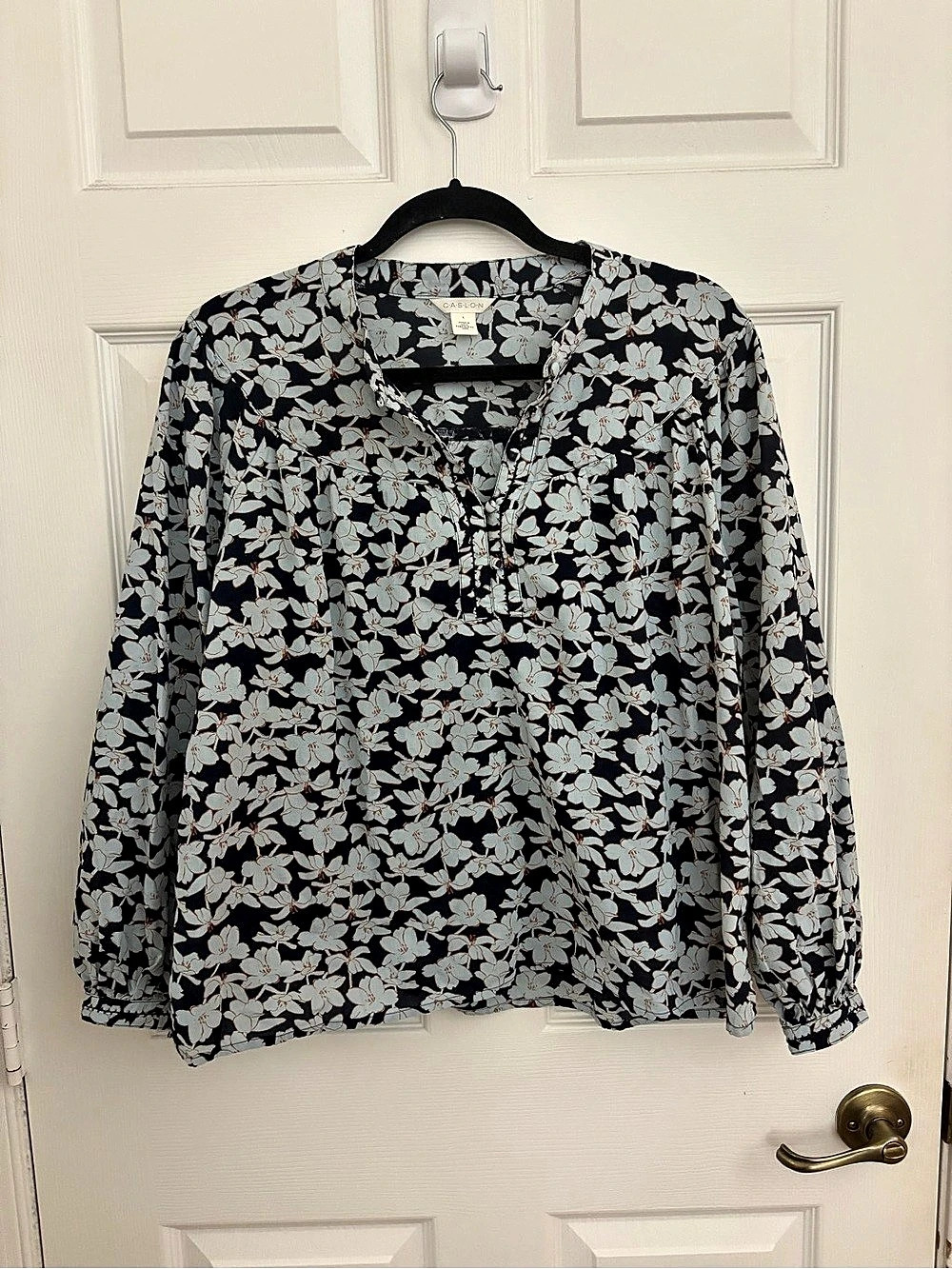 Calson Floral Blouse in Black & White Size Large Like New
